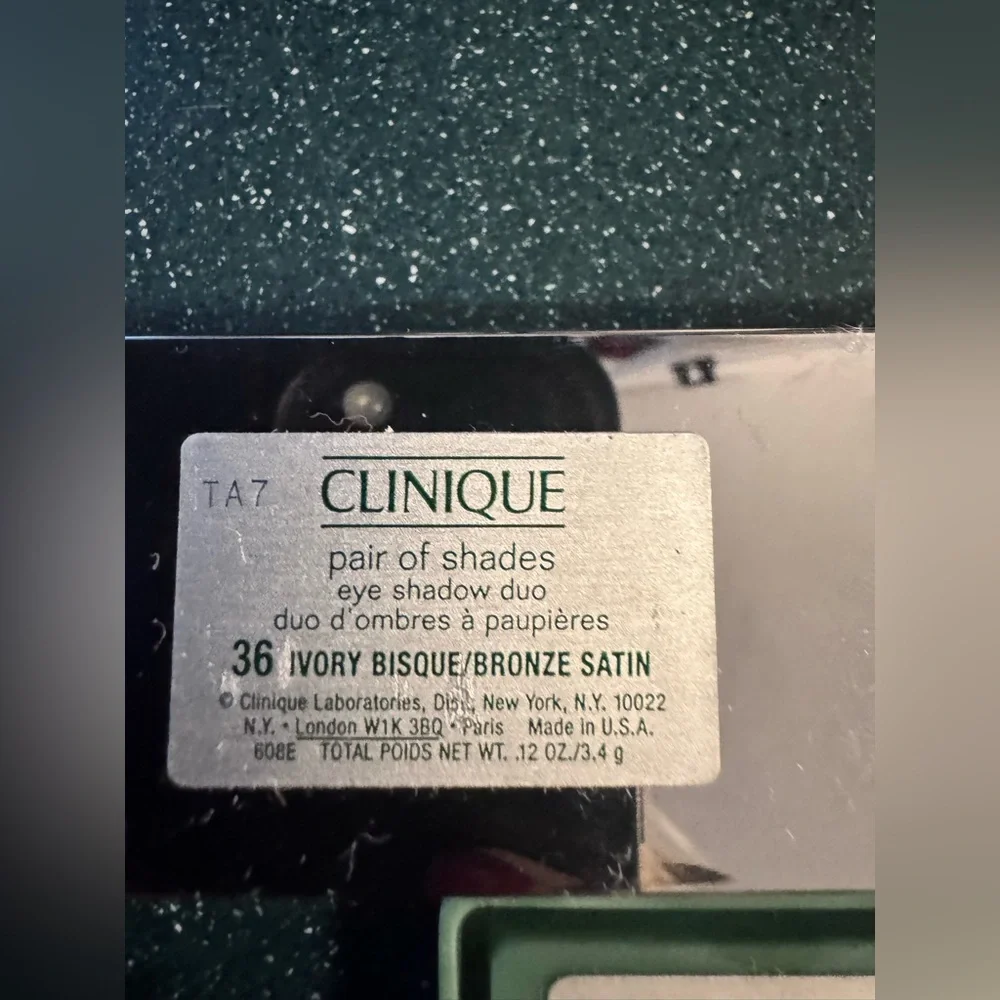 5 Clinique Eyeshadow Palette with Pink, Blue, and Brown Shades